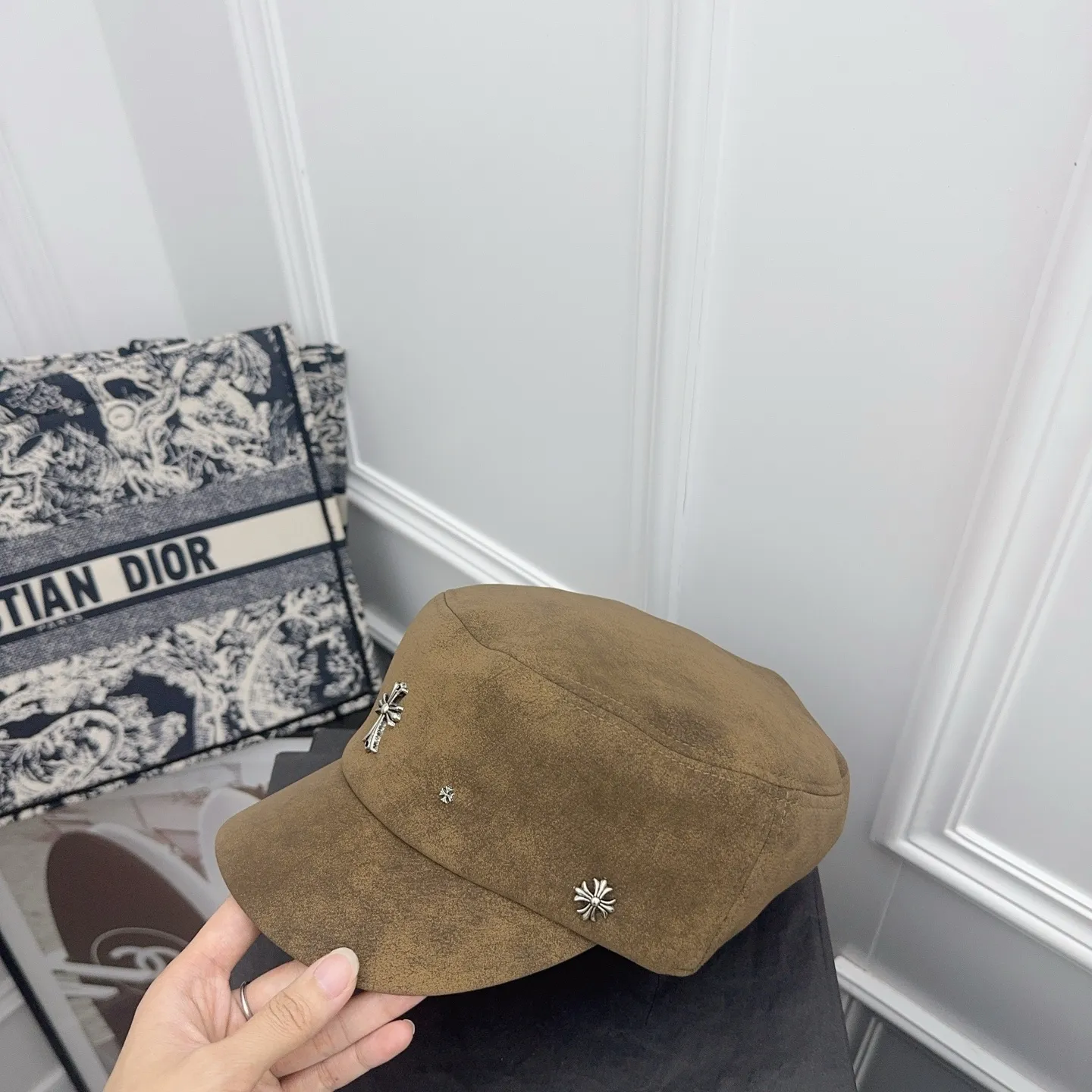 New style for autumn and winter 🤎 Suede Crow Heart Army Cap Heavy Industry Design!